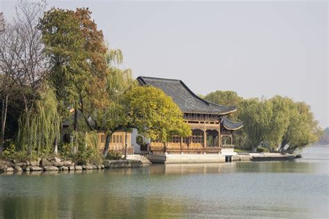 Jiaxing South Lake Scenic Area: A Verdant Escape for Nature Enthusiasts and History Buffs!