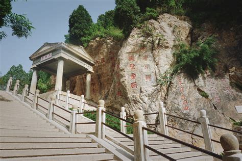  Mount Li Scenic Area: A Majestic Peak Embracing Ancient Treasures and Breathtaking Vistas