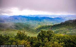 Baihuashan Scenic Area: A Verdant Paradise Bursting with Natural Beauty and Historical Significance!