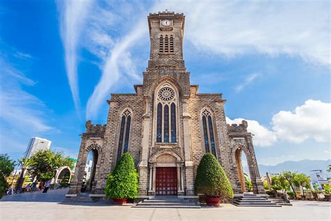 Nha Trang Cathedral: Unveiling Architectural Splendor and Tranquil Sanctuary!