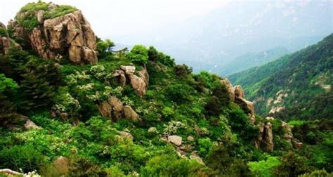 Shimen Mountain Scenic Area An Ancient Geological Wonder and Picturesque Hiking Destination!