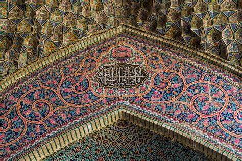 The Royal Mosque of Rayen! A Breathtaking Glimpse into Iran's Ancient Architectural Marvels