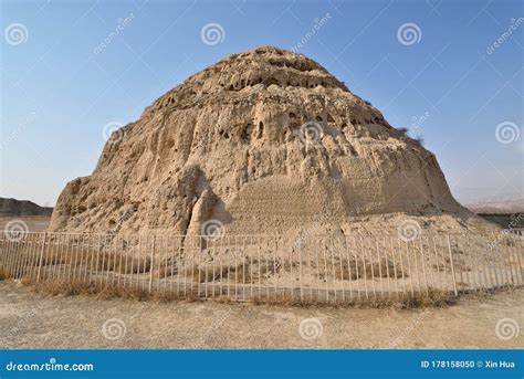 Western Xia Imperial Tombs! A Gateway to Ancient Royalty and Intriguing History